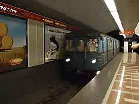 Unu el la peronoj de metrostacio Széll Kálmán tér