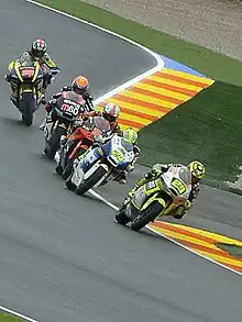 Andrea Iannone antaŭ Toni Elías, Johann Zarco, Esteve Rabat kaj Bradley Smith en la Motorcikla Grand Prix de Valencilando 2012