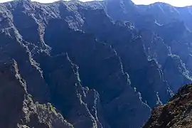 Natura strukturo eltenanta Los Andenes kaj Roque de Los Muchachos, Hoya Grande.