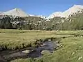 herbejo Crabtree Meadows, okcidente de Mount Whitney