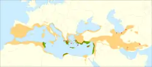 Distribua mapo de Cupressus sempervirens (Mediteranea Cipreso). Legendo: Ruĝe: Nunaj indiĝenaj standoj. Verde: Verŝajna natura gamo. Oranĝe: Kulturita/naturigita gamo.