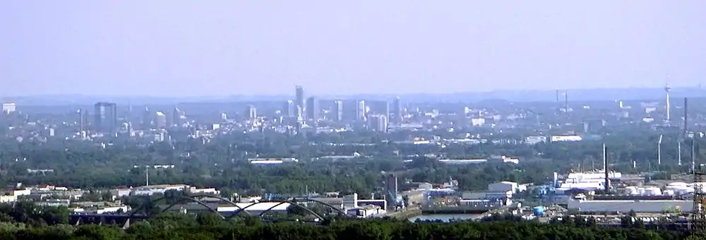 Panoramo de Essen rigardante de Tetraeder en Bottrop. Fone: Ruhr-altaĵoj.