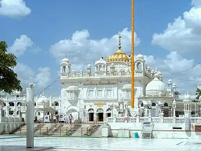 Ŝri Hazur-Sahib estas gurdvaro en Nanded, Maharaŝtro, Barato; estas unu el la kvin taĥtoj.