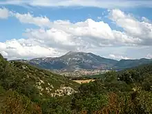 Pico Humión: La plej alta monto de Montes Obarenes