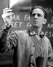 Ingmar Bergman dum filmado de Sovaĝaj fragoj, 1957