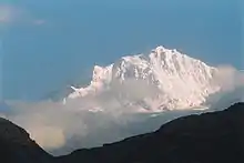 Kabru vidate de la monto Dzongri, Sikimo (~ 3.800 m)