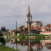 kirko "Sint-Medardus" apud la rivero Lejo (esperantista foto)