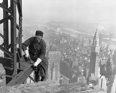 Laboristo de la Empire State Building en 1931