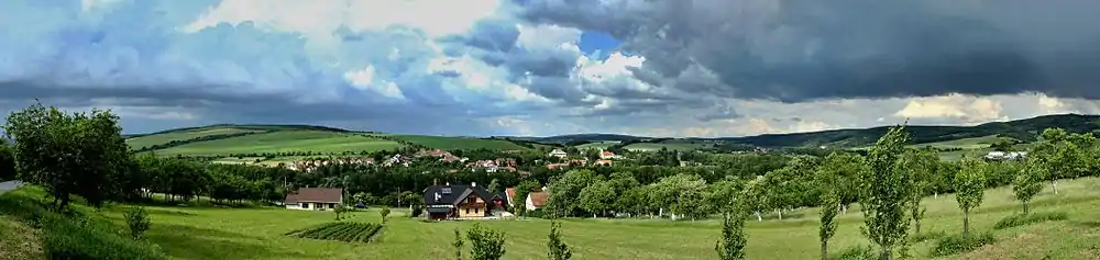 Panorama vido de la norda parto de ĉirkaŭaĵo de Nezdenice