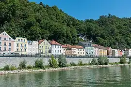 la federacia vojo 12 borde de la rivero Danubo apud Passau