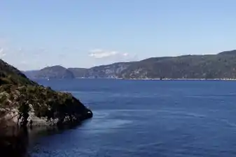 Enfluejo de la rivero Saguenay je Tadoussac