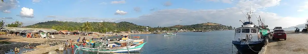 Larĝa panoramo pri haveno de Subic