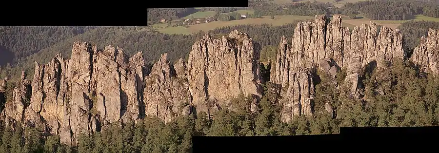 Nacia naturmemorindaĵo Suché skály en katastro de municipo Koberovy