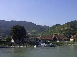 Ŝipstacio ĉe Spitz [Spic] ĉe Danubo en Wachau [Vaĥaŭ]