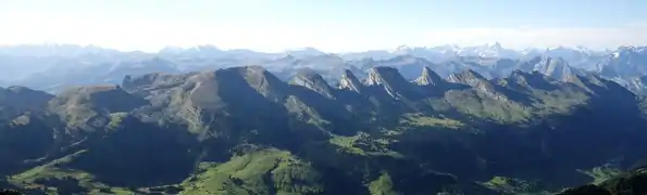 Churfirsten viditaj de Säntis