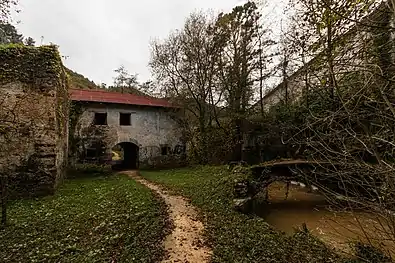 Burdinola eta zubia.