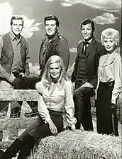 The Big Valley filman Lee Majors, Peter Breck, Richard Long, Barbara Stanwyck eta Linda Evans, 1967