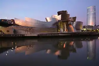 Guggenheim Bilbao Museoa (Frank Gehry, 1997)  dekonstruktibista