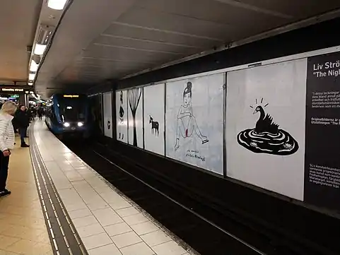 Dessins de Liv Strömquist affichés dans le métro de Stockholm, représentant notamment une femme, jambe écartées, avec une tâche de sang sur sa culotte blanche, ou encore un cygne noir sur une mare.