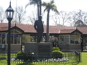 Sarmiento estatua Itsasontzi Geltokian