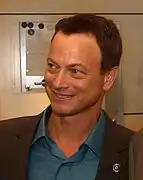 Mac Taylor(Gary Sinise)