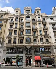 Madrileko Gran Via kaleko 22 bis eraikina, Urbano Mantxobas eta Miguel García-Lomas arkitektoek sinatutako proiektoa.