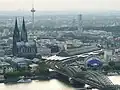 Koloniako Geltoki Zentrala, Koloniako katedrala, Rhin ibaia eta Hohenzollernbrücke zubia.