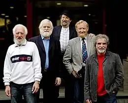 The Dubliners taldeko kideak (ezkerretik eskuinera: Eamonn Campbell, John Sheahan, Barney McKenna, Séan Cannon eta Patsy Watchorn).