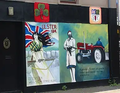 Belfast hiriko Shankill kalean dauden UVF talde armatu loialistaren aldeko horma irudiak. 2006ko ekaina.