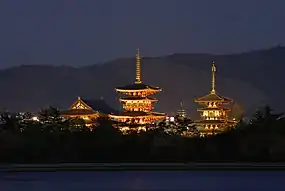 Yakushi-ji tenplua (Nara).