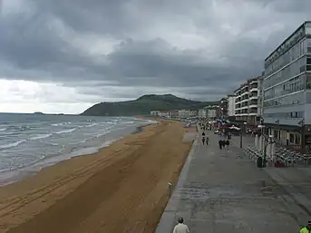 Zarauzko hondartzako malekoia.