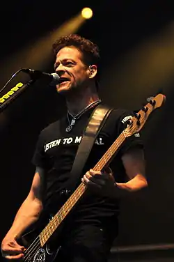 Newsted esiintymässä Rock am Ring -festivaalilla Saksassa vuonna 2013.