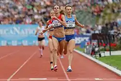 Anna Mištšenko ja Jelena Korobkina 1 500 metrin juoksussa vuonna 2014.