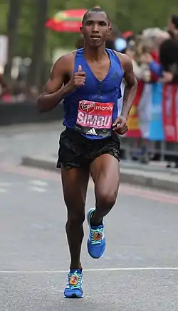 Alphonce Felix Simbu vuoden 2017 Lontoon maratonilla.