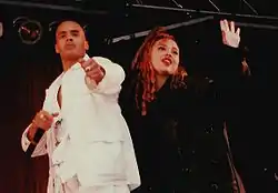 2 Unlimited esiintymässä vuonna 1994.