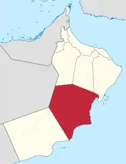 Al-Wustan sijainti Omanin sulttaanikunnassa. (Kuvan aluejaon pohjakarttaa päivitettävä, vuonna 2011 maa jaettiin yhteensä 11 kuvernementtiin).