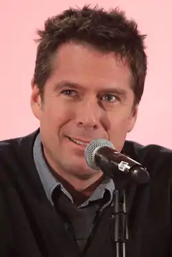 Alexis Denisof Phoenix Comiconissa vuonna 2015.