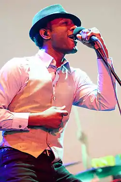 Aloe Blacc esiintymässä Tilburgissa, Alankomaissa vuonna 2011.