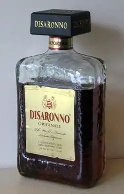 Disaronno Originale -merkkinen pullo amarettoa.