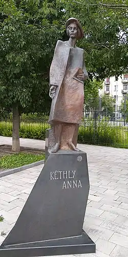 Kéthlyn patsas Budapestissa.