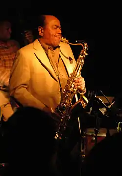 Benny Golson esiintymässä New Yorkissa vuonna 2006.