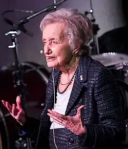 Brenda Milner TEDxMcGill konferenssissa vuonna 2011.