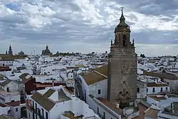 Näkymä Carmonaan, etualalla Iglesia de San Bartolomé.