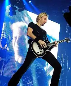 Chad Kroeger esiintymässä vuonna 2009.