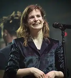 Christine and the Queens esiintymässä Webster Hallissa vuonna 2015