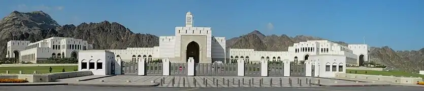 Omanin neuvoa-antava parlamentti (Majlis al-Shura), al-Bustan, Masqat.