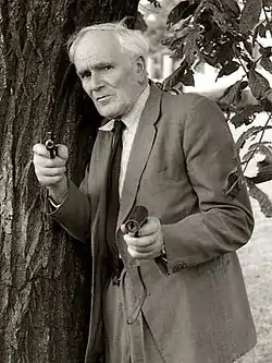 Desmond Llewelyn heinäkuussa 1983.