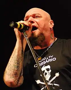 Paul Di’Anno esiintymässä vuonna 2008.