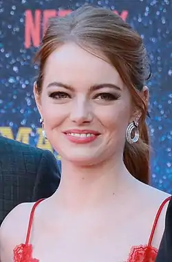 Emma Stone Maniacin ensi-illassa vuonna 2018.