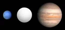 HD 149026 b:n (harmaalla) kokovertailu Jupiterin ja Neptunuksen kanssa.